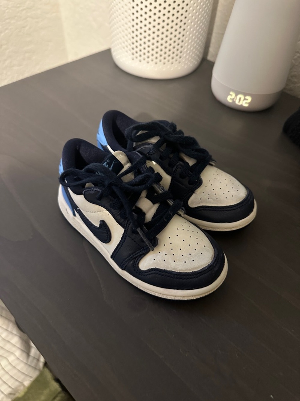 Nike Kids Navy and White Low-Top Sneakers with Light Blue Heel